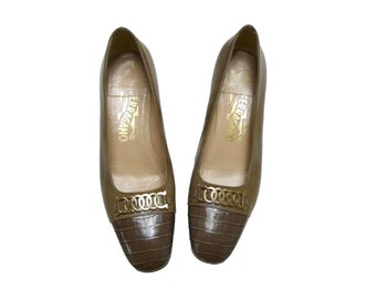 Salvatore Ferragamo leather pumps . size 7 1/2 C . made in Italy