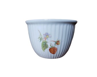 BIA Cordon Bleu hand-decorated custard cup