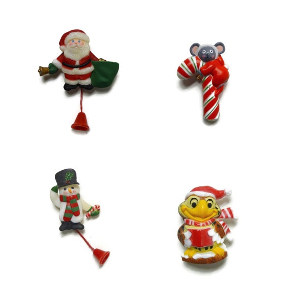 80s Christmas plastic brooch - image 1