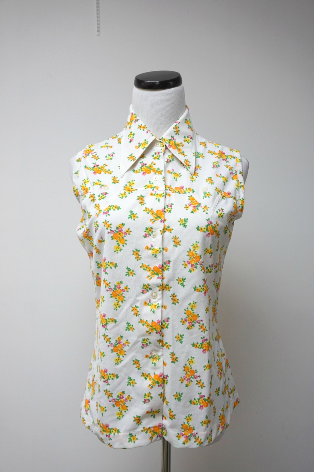 60s 70s . sleeveless floral blouse . medium | Etsy