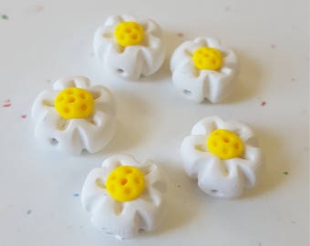 Flower Beads/ White And Yellow Daisy/ Set Of Five 13mm Polymer Clay Flowers/Daisies/ Handmade/ Jewelry Supplies/ Craft Beads/ Beading
