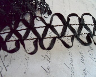 Looped Loose Braid with Wired Ribbon in Black.  approx 1 inch wide