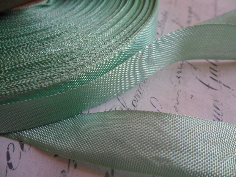 Bay Leaf Vintage Seam Binding Ribbon 1/2 inches wide image 1