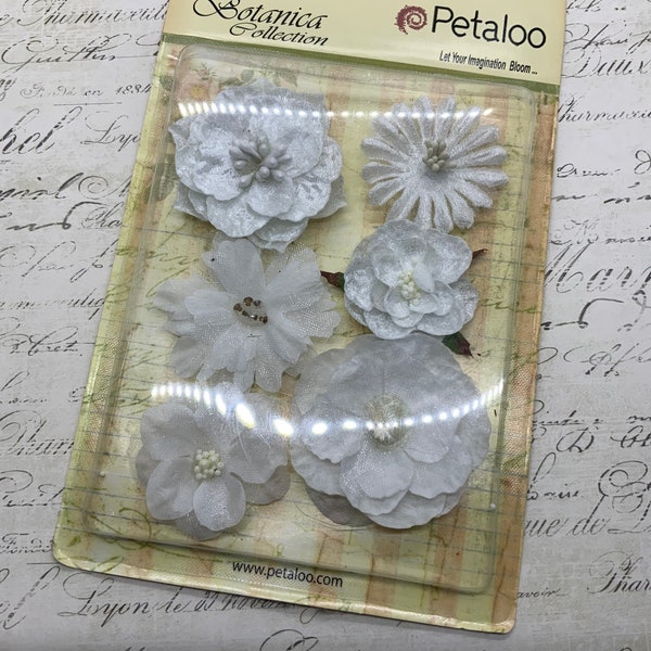 Petaloo Vintage Style Round Cream Flowers