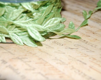 Spring Green Ribbon of Leaves and Trailing Vine Trim