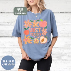 Comfort Colors Just Peachy Shirt for Women, Retro Fruit & Flower Graphic Tee, Summer Boho Floral Peach Design, Chic Cottagecore Relaxed Top
