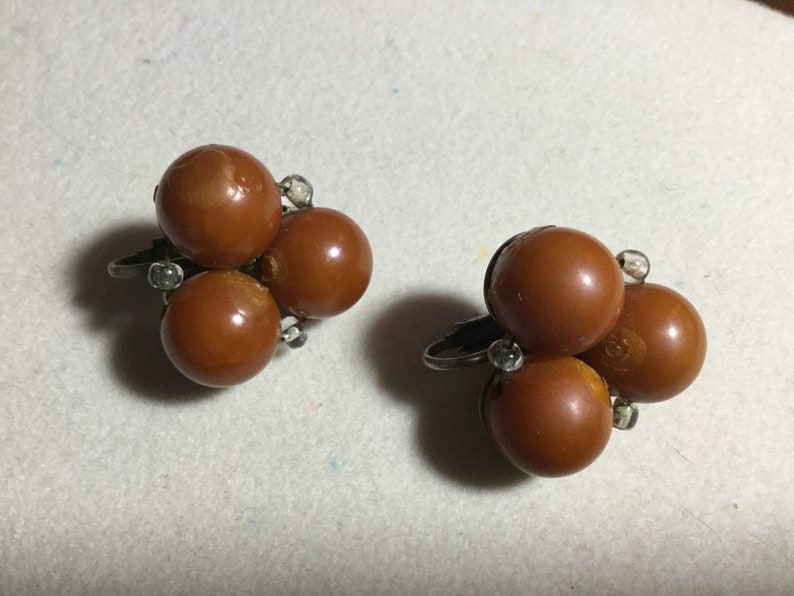 Cluster of BAKELITE BEADS Clip On EARRINGS