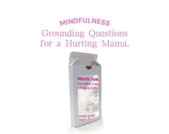 Puede incluir: Una caja blanca con una ventana transparente que muestra una foto de una mano de bebé sosteniendo el dedo de un adulto. La caja está etiquetada como "illbirth Talk Conversation Card Mindfulness Edition". El texto "MINDFULNESS Grounding Questions for a Hurting Mama." está escrito en rosa encima de la caja.