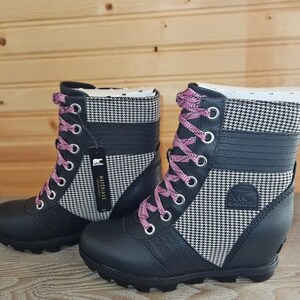 Girls sorel wedge deals