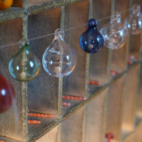 MINIATUUR Glazen ornament handgeblazen en gebeeldhouwd door Jenn Goodale