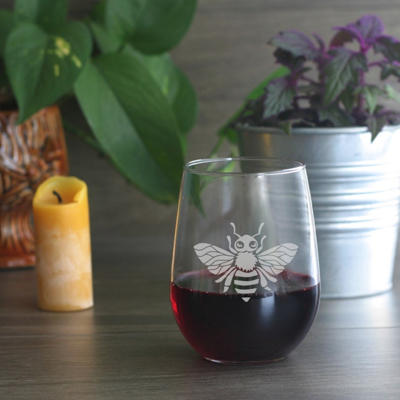 Bee Stemless Wine Glass & Wine Stopper
