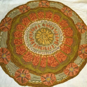 Medallion 48 rug hooking hooked pattern on primitive linen image 2