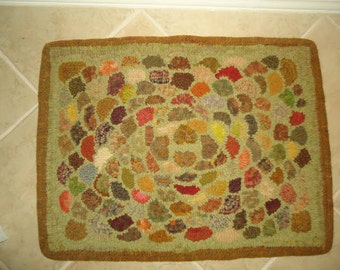 CLAMSHELL (or Broken glass) rug hooking hooked pattern on primitive linen