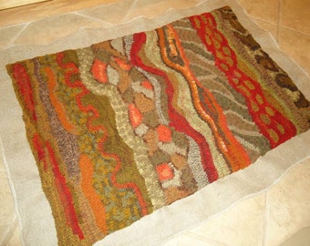 Contemporary textures rug hooking hooked pattern with vertical motifs on primitive linen