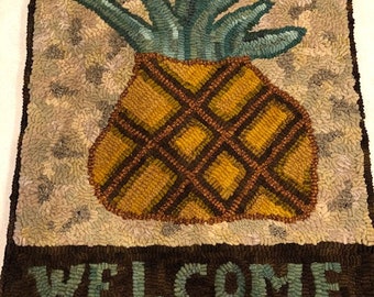 PRIMITIVE Pineapple Welcome rug hooking hooked pattern  on primitive linen