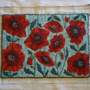 Painterly Poppies rug hooking hooked pattern on primitive linen