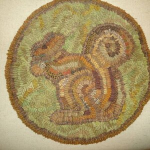 SQUIRREL chair pad rug hooking hooked pattern on primitive linen image 2