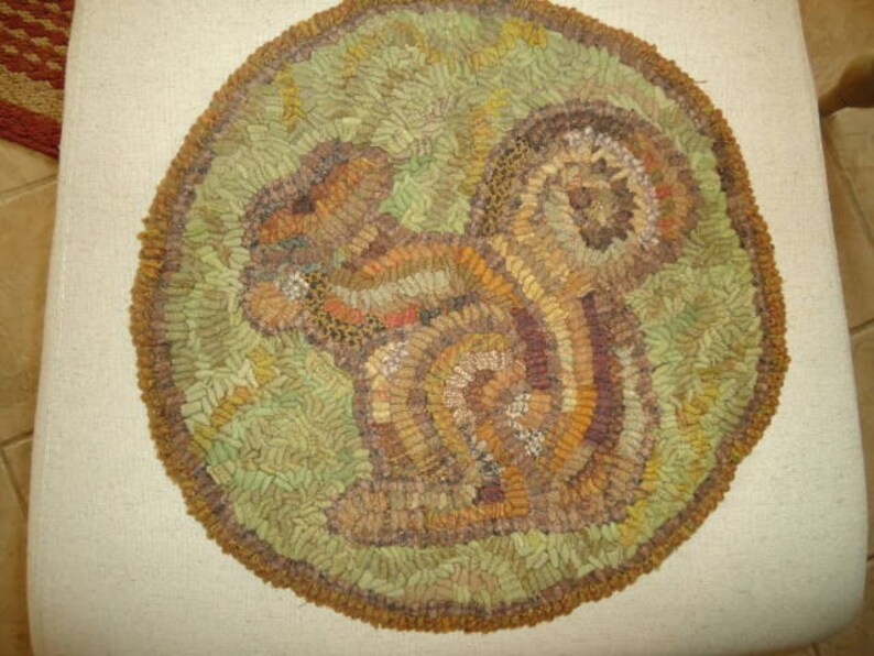 SQUIRREL chair pad rug hooking hooked pattern on primitive linen image 2
