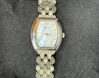 Vintage Women's GRUEN II Watch Silver Mother of Pearl New Battery