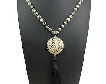 Collar largo con borlas y cuentas anudadas a mano de jaspe dálmata auténtico de 122 cm
