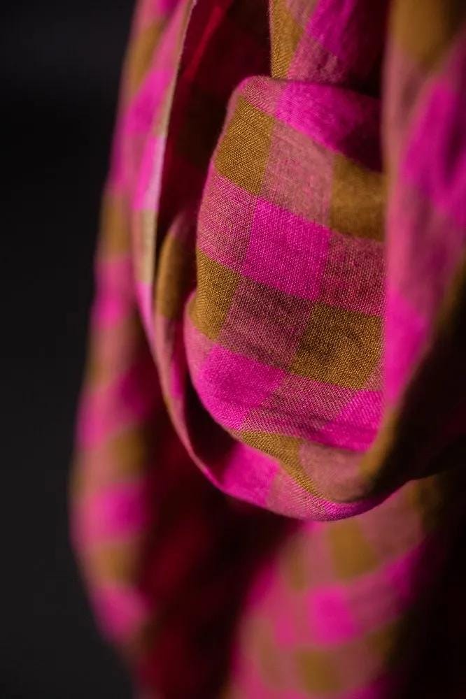 Laundered Linen / Rhubarb Toffee