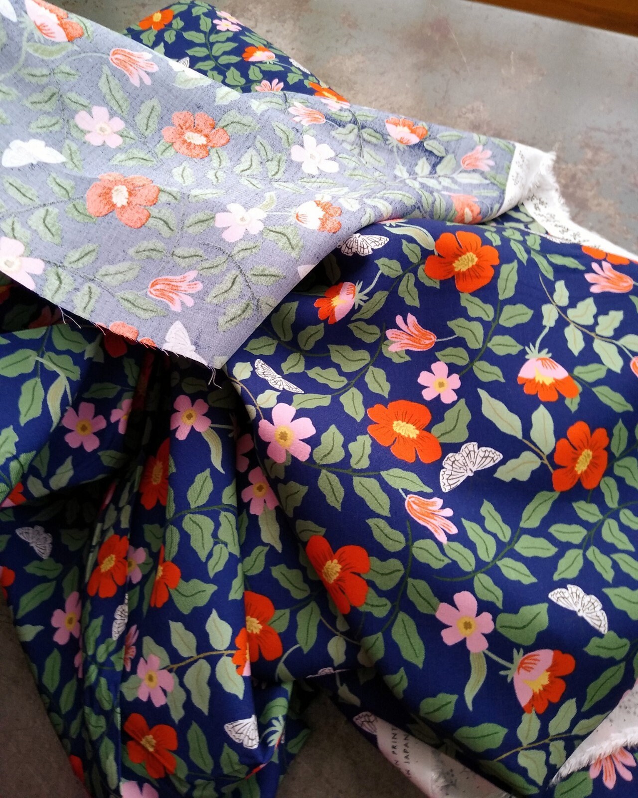 Rayon Challis / Primrose / Navy