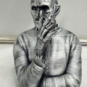 Freddy Kruger models - desk decor - gaming setup - collectibles - gifts - statues - bust collection