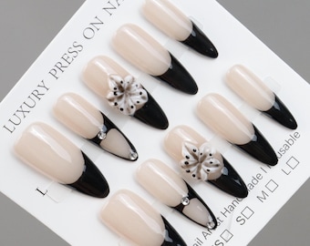 Ferena Luxury Black French Tip Presse sur ongles avec fleur 3D | Ongles neutres faits main en forme d'amande | Ongles minimalistes élégants