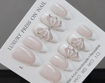 Ongles français nude à presser Ferena en forme d'amande | Conseils français élégants et minimalistes | Faux ongles brillants faits main | Ongles de mariée réutilisables