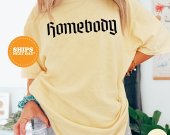 Chemise pour casanier, chemise aux couleurs confort, cadeau pour femme, cadeau pour casanier, chemise lounge, chemise travail à domicile, t-shirt graphique amusant, chemise introvertie