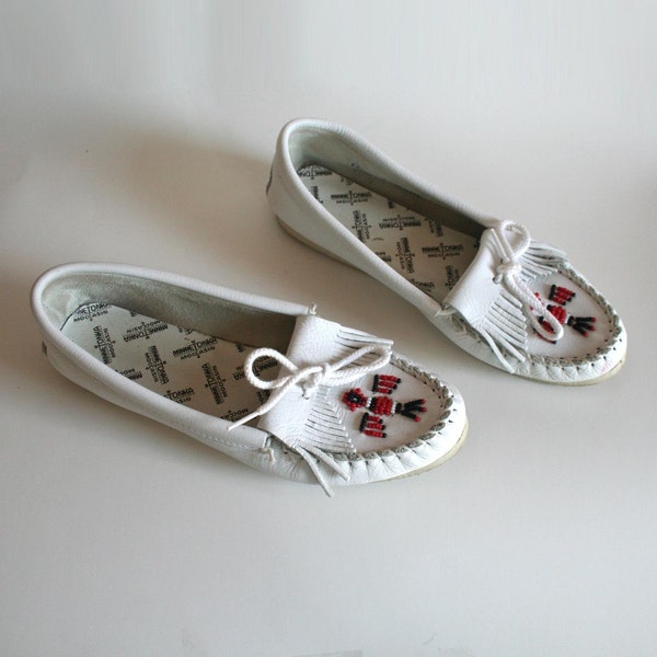 size 8.5 or 9 white leather thunderbird moccasins. 80s 90s Minnetonka slip on flats.