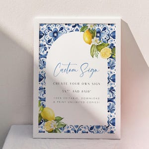 Modello modificabile per insegna personalizzata con piastrelle blu mediterranee e limoni, insegna per matrimonio in Costiera Amalfitana, insegna per addio al nubilato in stile italiano, insegna da tavolo personalizzata ad arco