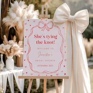 Cartello di benvenuto per addio al nubilato "She's Tying the Knot", cartello di benvenuto per addio al nubilato disegnato a mano rosa e rosso, con fiocco rosa Coquette e poster di benvenuto per addio al nubilato.