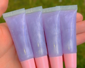 Aromatisierter Lipgloss mit Lavendel-Vanille-Latte-Geschmack