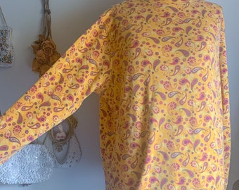Sweet Vintage 80s 90s Gold Yellow Mustard Paisley Swirl Print Pattern Mock Neck Fall Turtleneck Sweater