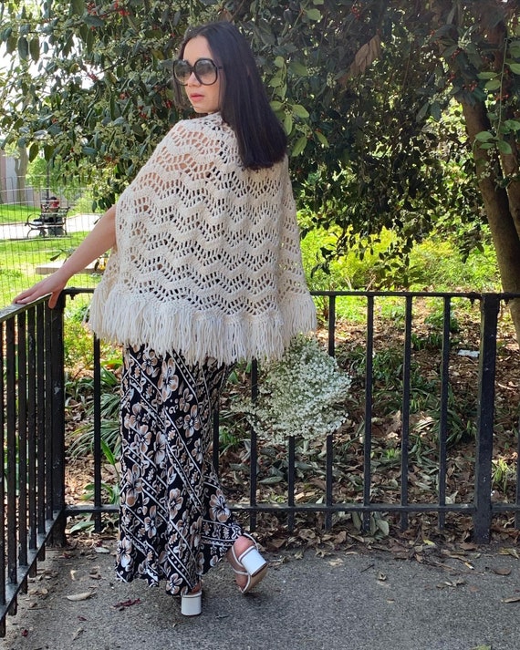 Amazing Vintage 70s Ivory Crochet Button Fringe P… - image 2