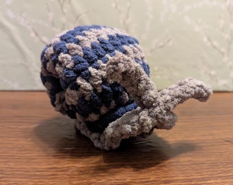 水生カタツムリぬいぐるみ - 編みぐるみ - 青とグレーのストライプ