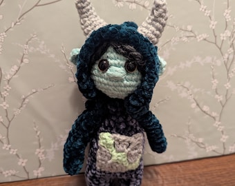 ティールとグレーの暗闇で光るポケットクリーチャー