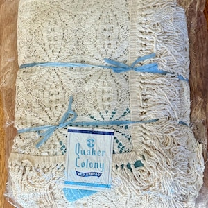 Antique Quaker Colony Lace Bedspread - Vintage Lace Coverlet with Fringe - Natural Ecru Beige Cream Lace Blanket - New Vintage Bedding