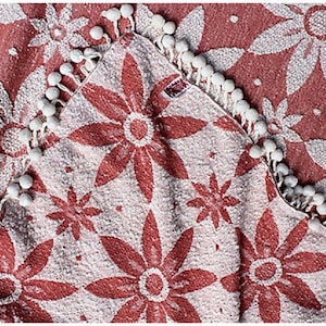 Reversible Flower Blanket w/ Pom-Poms - Vintage Cotton Bedspread - Stevens Spreads - Pink - Lighweight