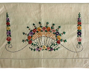 Camino de mesa de lino belga - Topiarios florales - Camino de mesa bordado - Mantelería vintage hecha a mano - Bufanda de tocador - Camino de mesa de buffet