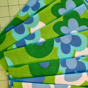 Funky Mod Flower Power Pillow Cover Fabric- Blue Green - 18&quot; - 1970s Pillow Panel - Mod Prop - Brady Bunch Vintage Fabric - Vintage Camper