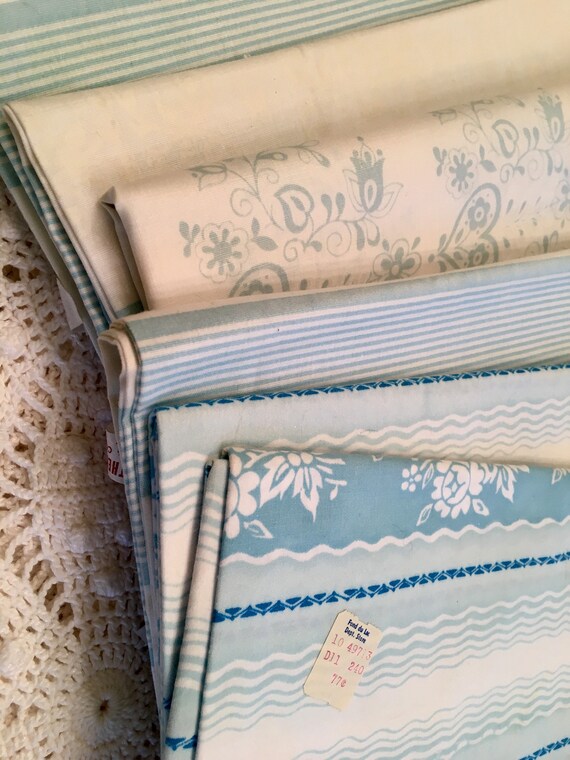ベッド New Old Stock Vintage Pillow Ticks - Pillow Cover - Blue Floral