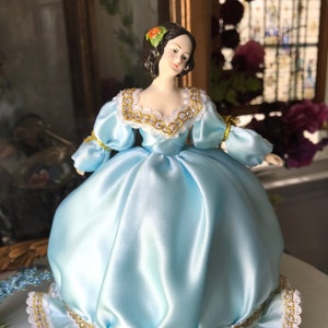 Colonial Lady Ceramic Musical Figurine ( Bradley Company)