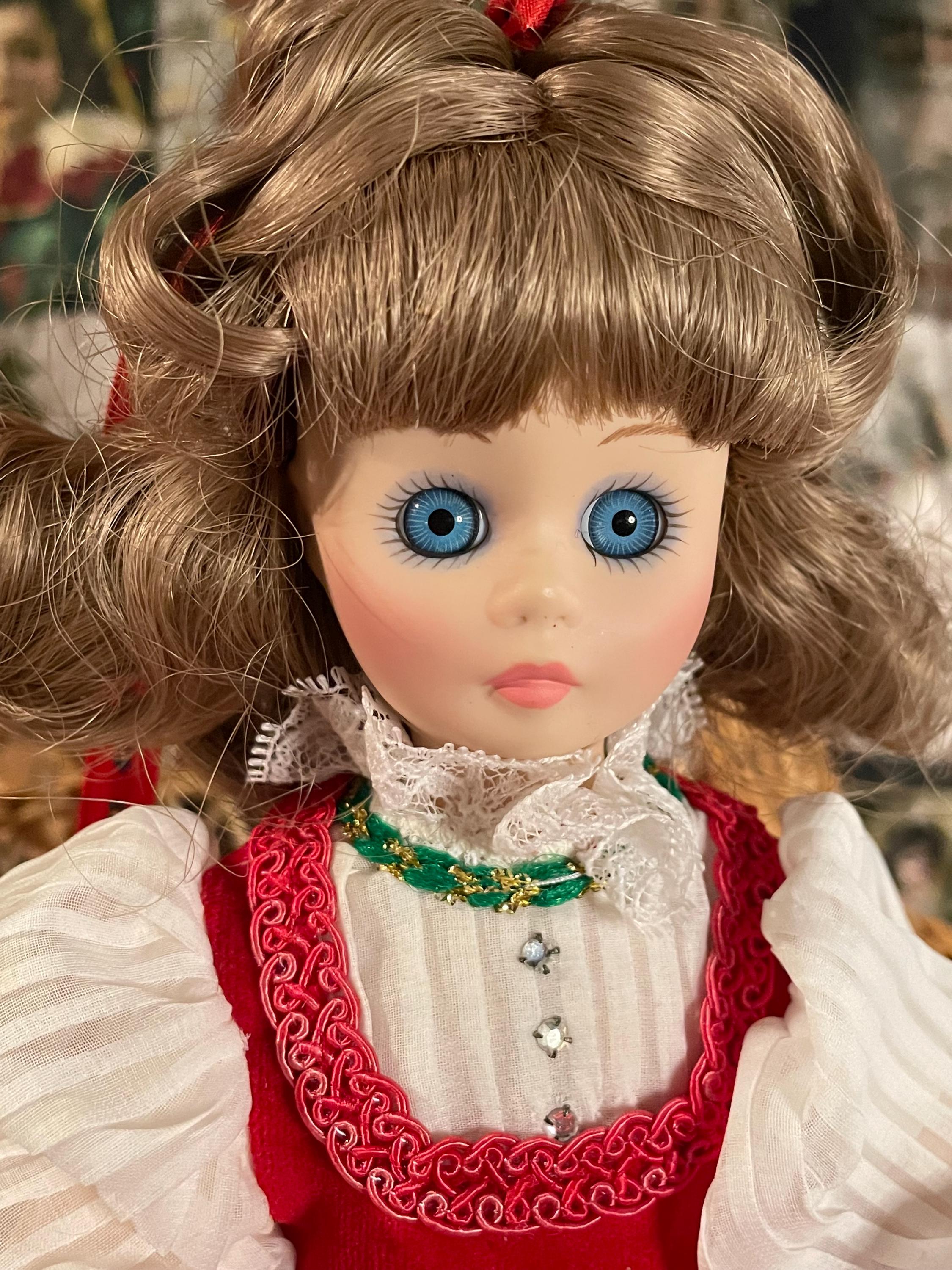 Vintage Limited Ed. 1992 Madame Alexander 12 Madame Alexander Noel Christmas Doll 12” main image 1