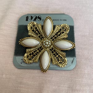 Vintage 1928 Brooch Pin
