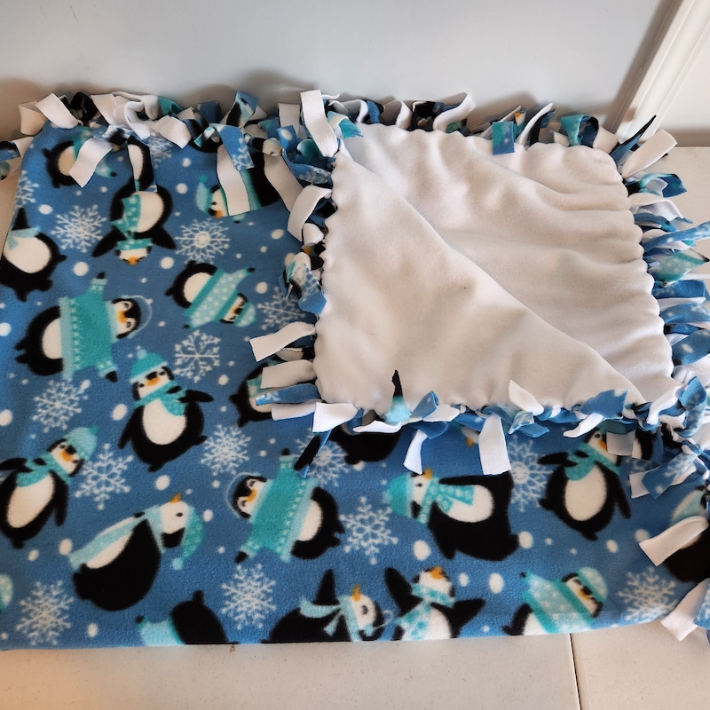Penguin Pattern Print Blanket