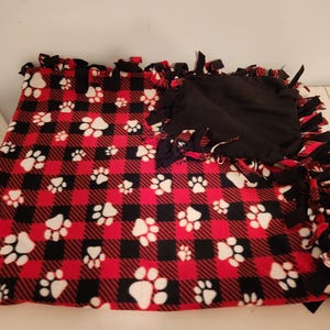 Fleece Tie Blanket---Red Paw Print