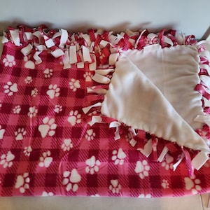 Fleece Tie Blanket---Pink Paw Print