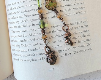 Handcrafted Green and Copper Beaded Bookmark - Enhance Your Reading Experience with Adorable Copper Plated Owl and Mushroom Charms